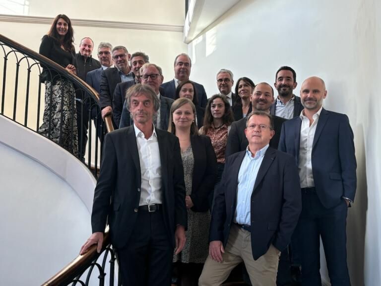L’association PEM2i Entreprises a été créée le 5 septembre 2024, suite à la signature de la charte d’engagement en juin 2023 regroupant l’ensemble des partenaires fondateurs du pôle d’excellence.